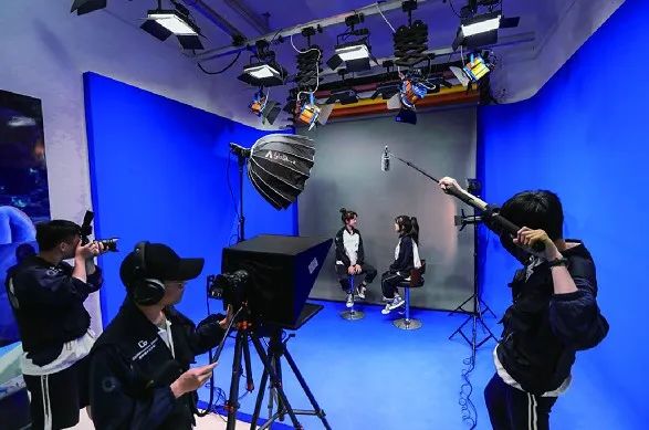 光影筑夢(mèng)，創(chuàng)意未來(lái)——衢州市工程技術(shù)學(xué)校2024年影視節(jié)目策劃專業(yè)招生簡(jiǎn)章